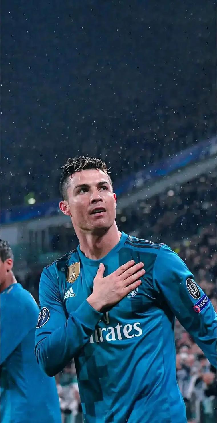 法媒：巴黎和里昂有意承办2028、2029欧联决赛，均已提交意向