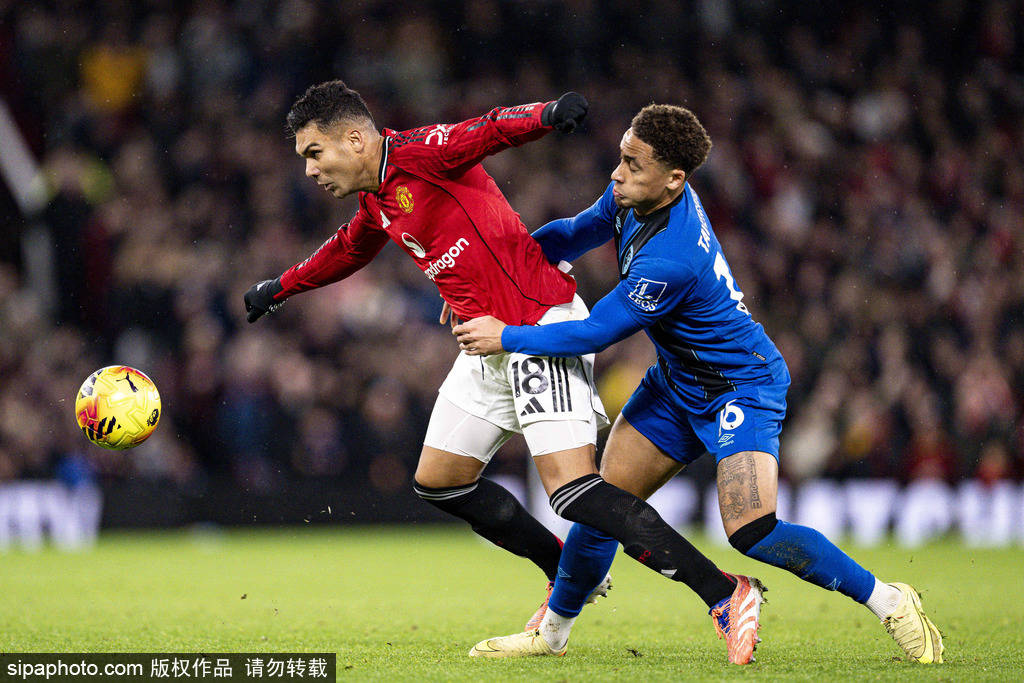 记者：穆斯卡特并不是被“气”走了，他是抽空去上了个厕所