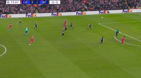 这脚传球太绝了，全队惊呆